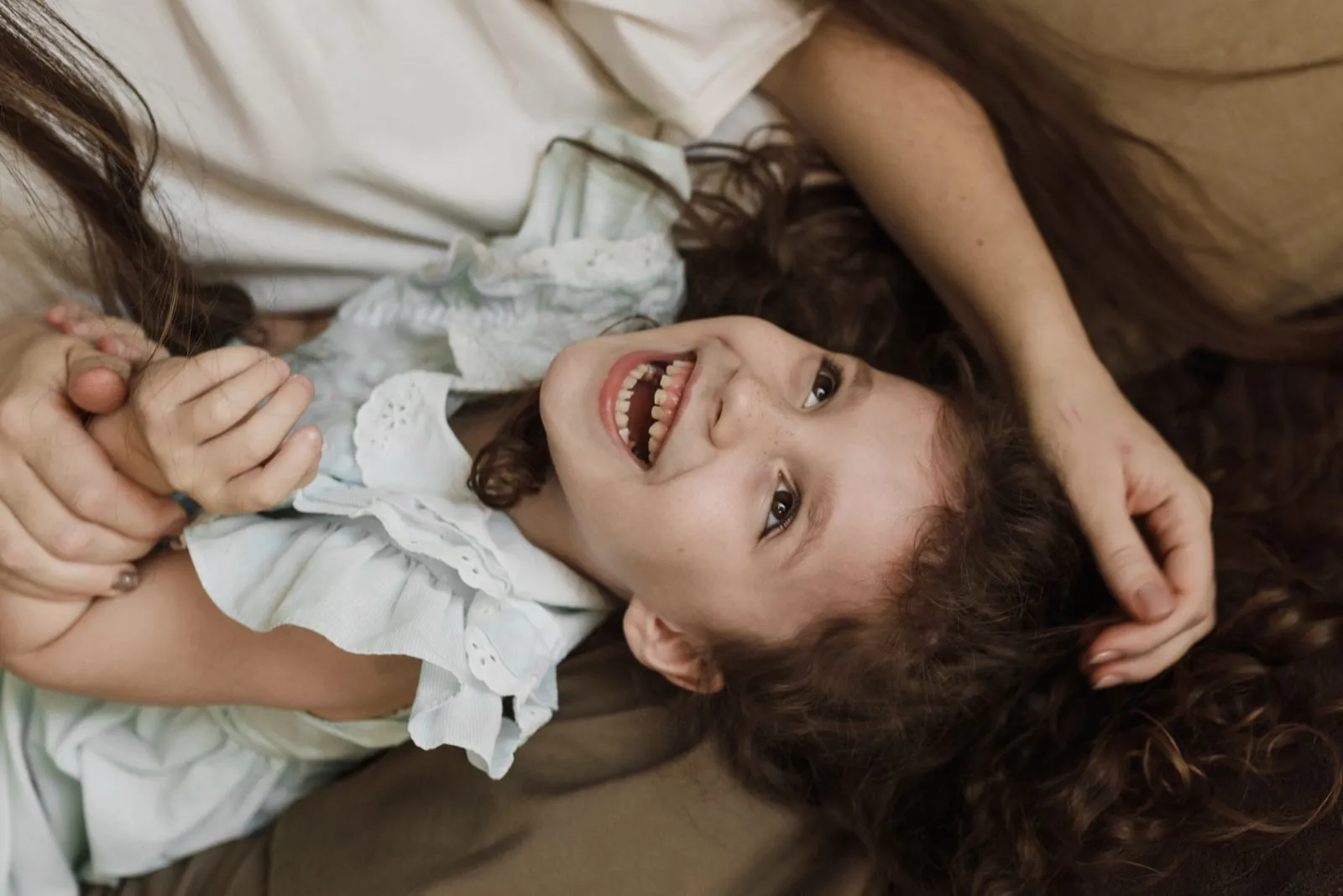 How to Help Kids Relax During Family Photos